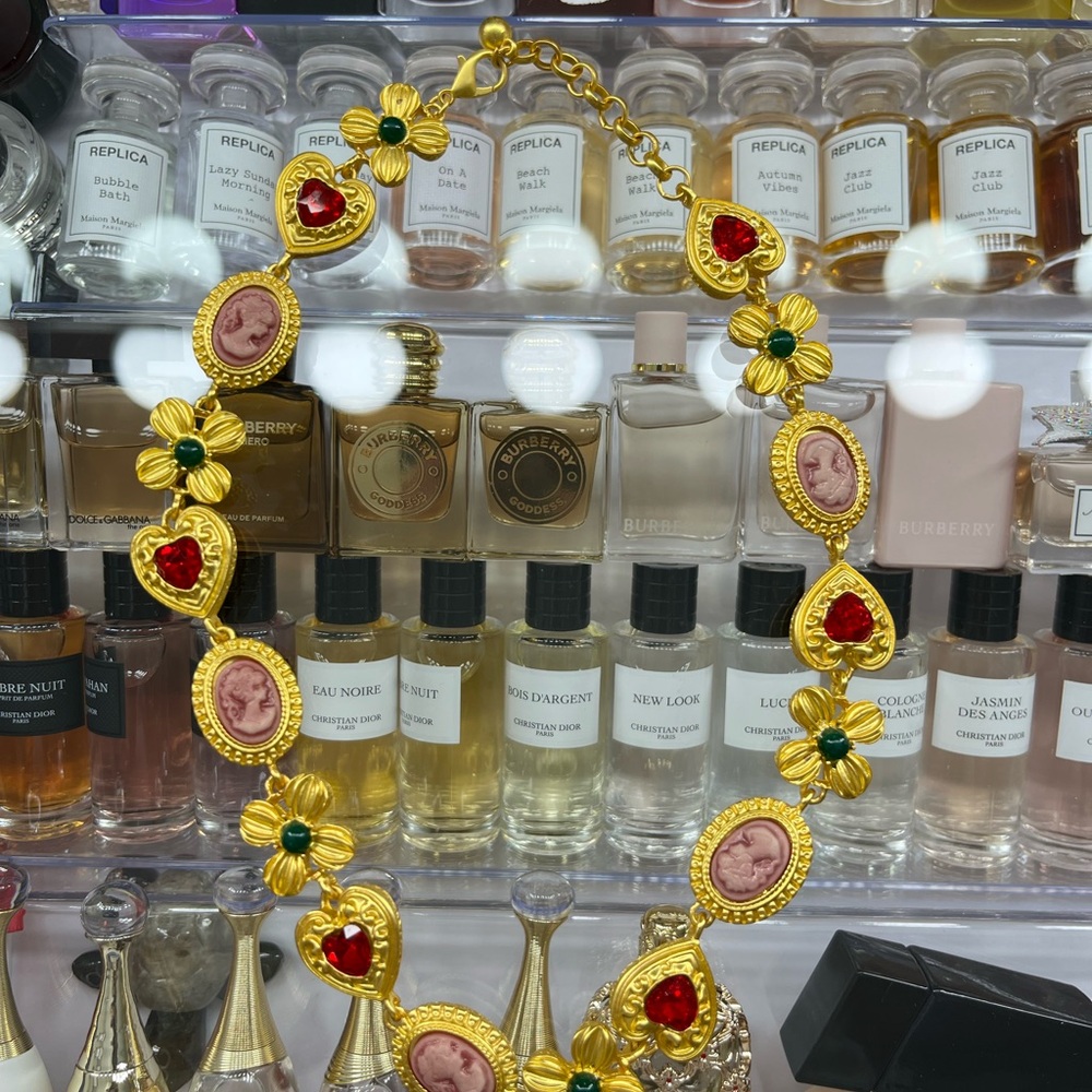 Elegant Antique Style Yellow and Red Heart Necklace